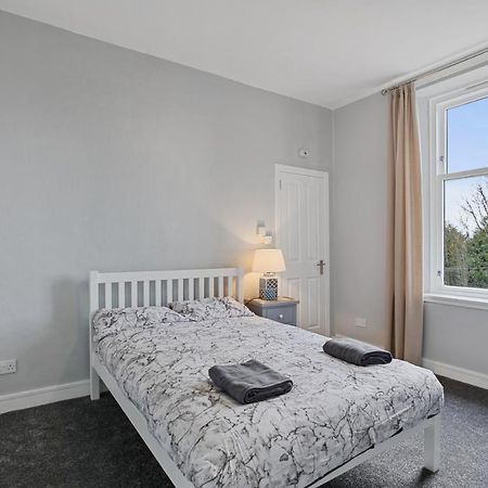 Lovely 3 Bedroom Apartment In Aberdeen Centre ภายนอก รูปภาพ