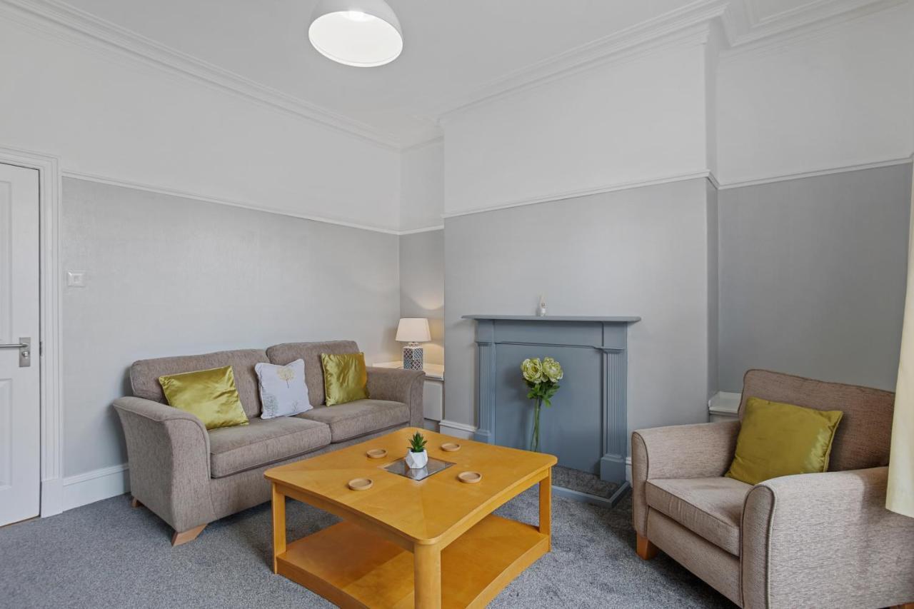 Lovely 3 Bedroom Apartment In Aberdeen Centre ภายนอก รูปภาพ